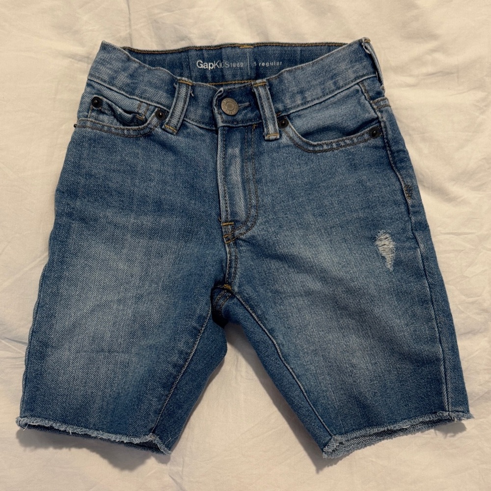 Boys blue denim jean shorts GAP 5t excellent condition